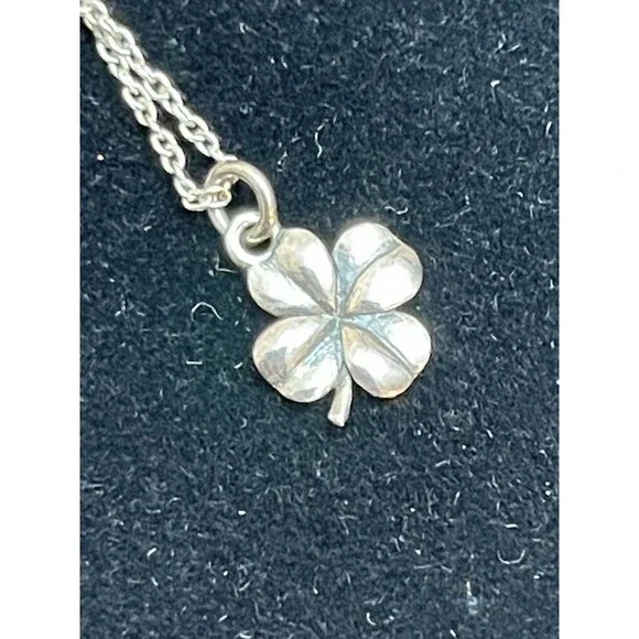 925 Silver Four Leaf Shamrock Pendant Necklace 16" Dainty Lucky Charm R Tag - Picture 4 of 7